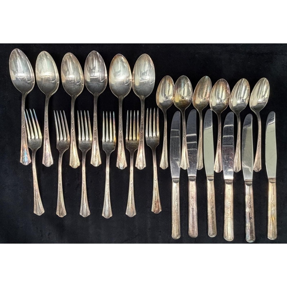 Valencia Silverplate by INTERNATIONAL SILVER Service for 6 Vintage Flatware